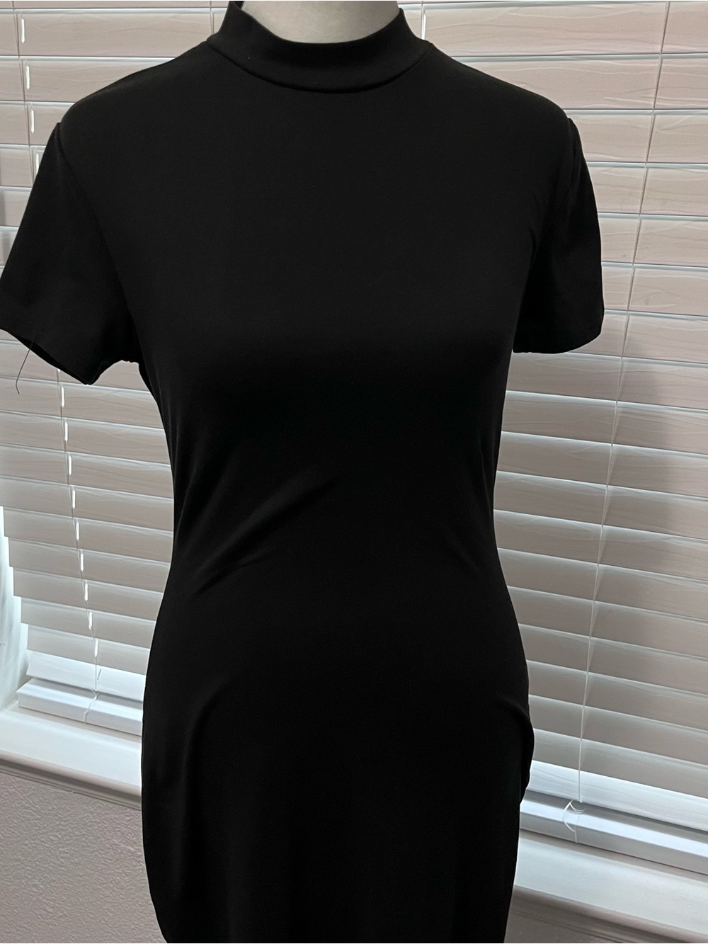 Source Unknown Black Mock Neck Short-Sleeve Midi Dress